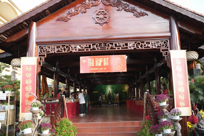 Khai bút đầu xuân và lễ Giao Thừa mừng Xuân Bính Ngọ 2026 - Chùa Hoằng Pháp