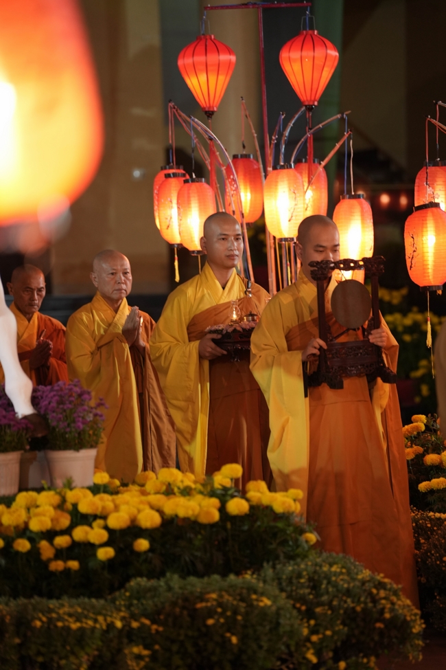 Khai bút đầu xuân và lễ Giao Thừa mừng Xuân Bính Ngọ 2026 - Chùa Hoằng Pháp