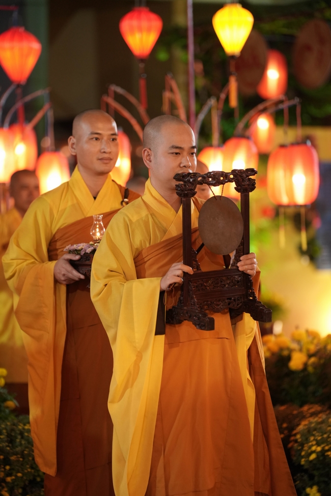 Khai bút đầu xuân và lễ Giao Thừa mừng Xuân Bính Ngọ 2026 - Chùa Hoằng Pháp