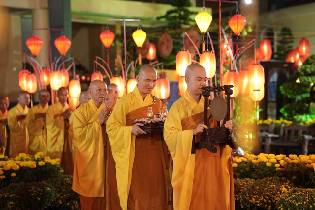 Khai bút đầu xuân và lễ Giao Thừa mừng Xuân Bính Ngọ 2026 - Chùa Hoằng Pháp