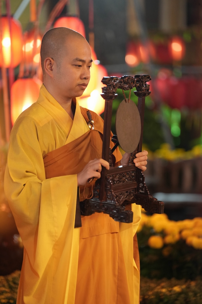 Khai bút đầu xuân và lễ Giao Thừa mừng Xuân Bính Ngọ 2026 - Chùa Hoằng Pháp