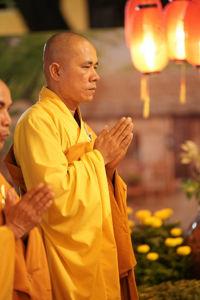 Khai bút đầu xuân và lễ Giao Thừa mừng Xuân Bính Ngọ 2026 - Chùa Hoằng Pháp