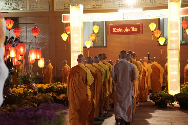 Khai bút đầu xuân và lễ Giao Thừa mừng Xuân Bính Ngọ 2026 - Chùa Hoằng Pháp