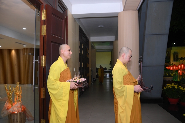 Khai bút đầu xuân và lễ Giao Thừa mừng Xuân Bính Ngọ 2026 - Chùa Hoằng Pháp