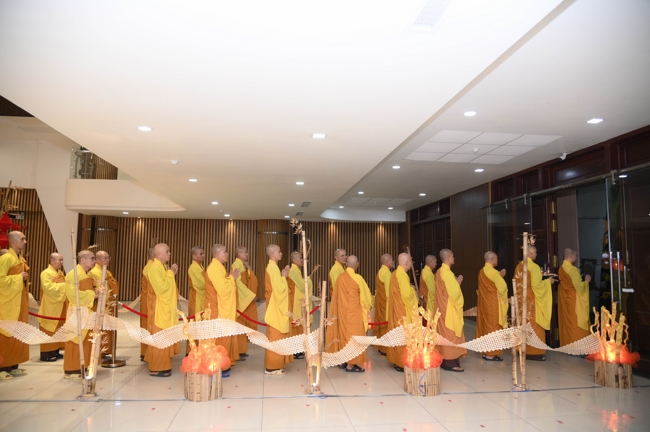 Khai bút đầu xuân và lễ Giao Thừa mừng Xuân Bính Ngọ 2026 - Chùa Hoằng Pháp