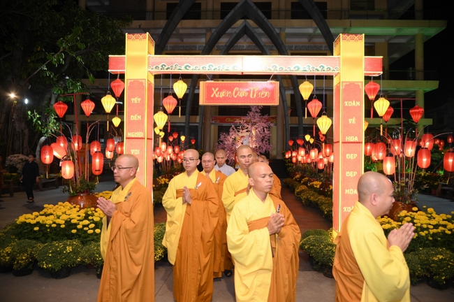 Khai bút đầu xuân và lễ Giao Thừa mừng Xuân Bính Ngọ 2026 - Chùa Hoằng Pháp