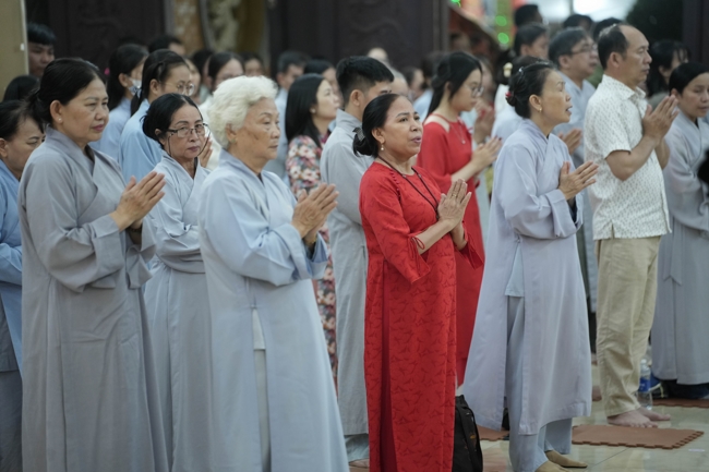 Khai bút đầu xuân và lễ Giao Thừa mừng Xuân Bính Ngọ 2026 - Chùa Hoằng Pháp