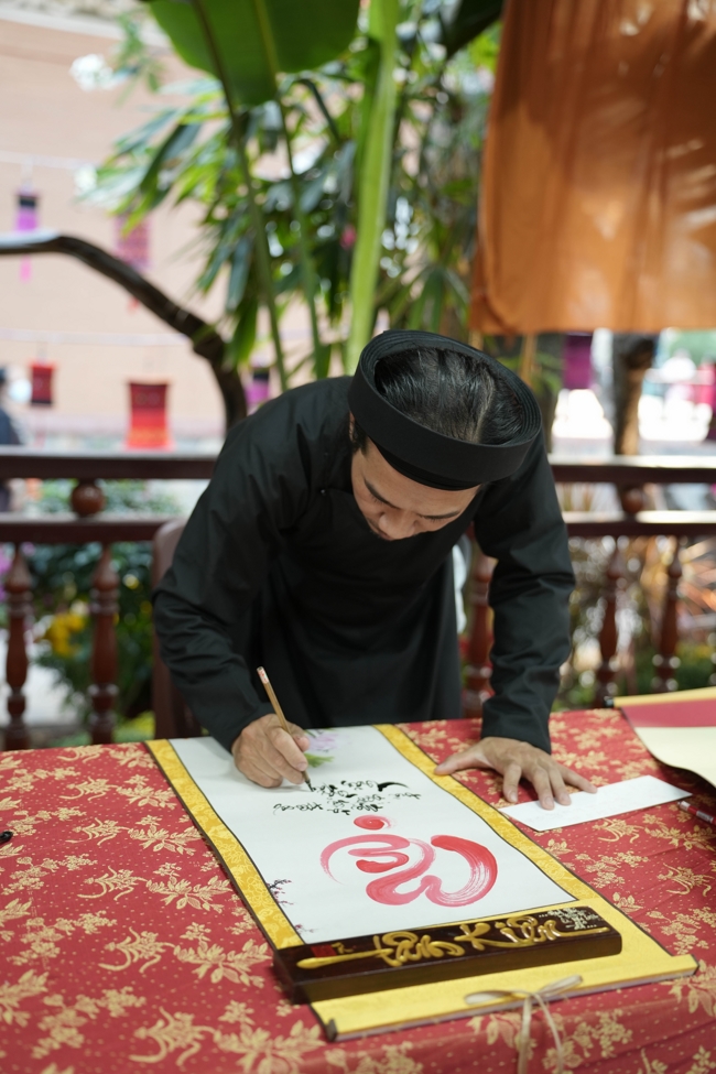 Khai bút đầu xuân và lễ Giao Thừa mừng Xuân Bính Ngọ 2026 - Chùa Hoằng Pháp