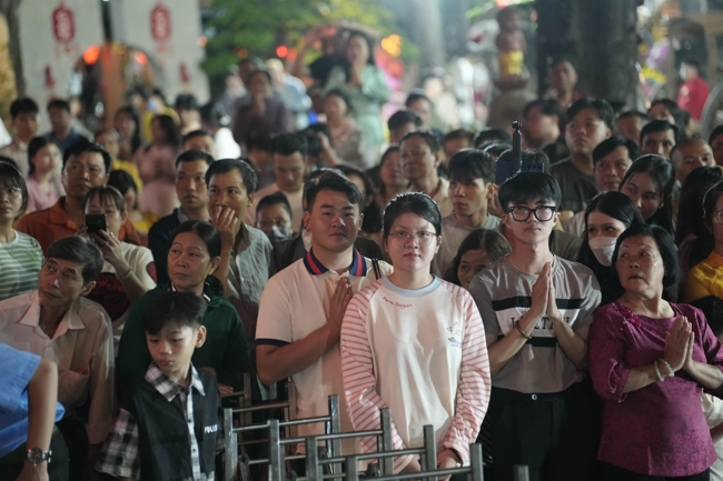 Khai bút đầu xuân và lễ Giao Thừa mừng Xuân Bính Ngọ 2026 - Chùa Hoằng Pháp