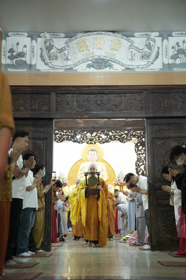 Khai bút đầu xuân và lễ Giao Thừa mừng Xuân Bính Ngọ 2026 - Chùa Hoằng Pháp