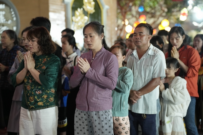 Khai bút đầu xuân và lễ Giao Thừa mừng Xuân Bính Ngọ 2026 - Chùa Hoằng Pháp