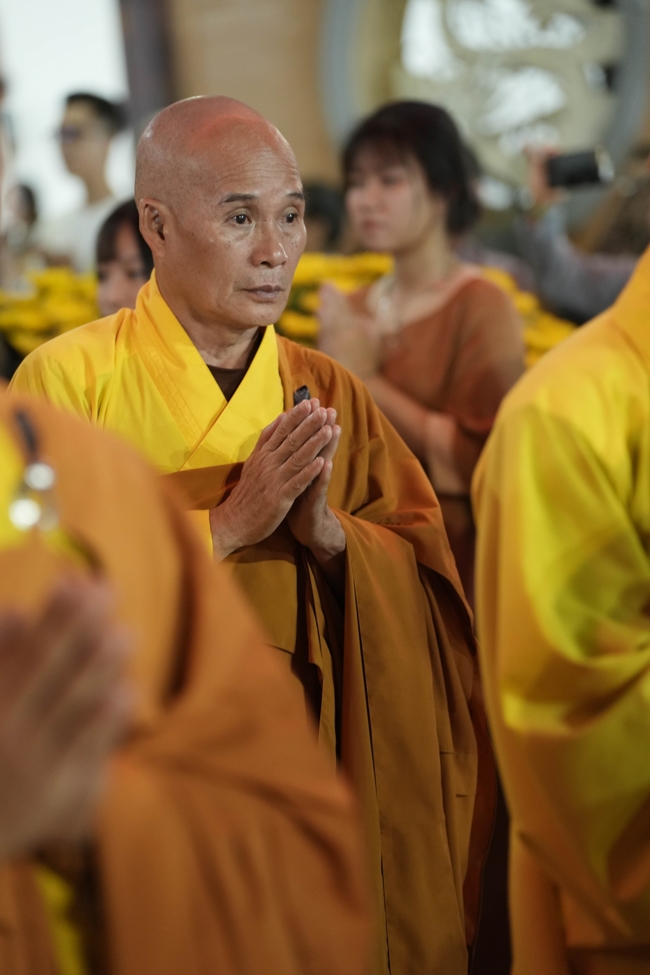 Khai bút đầu xuân và lễ Giao Thừa mừng Xuân Bính Ngọ 2026 - Chùa Hoằng Pháp