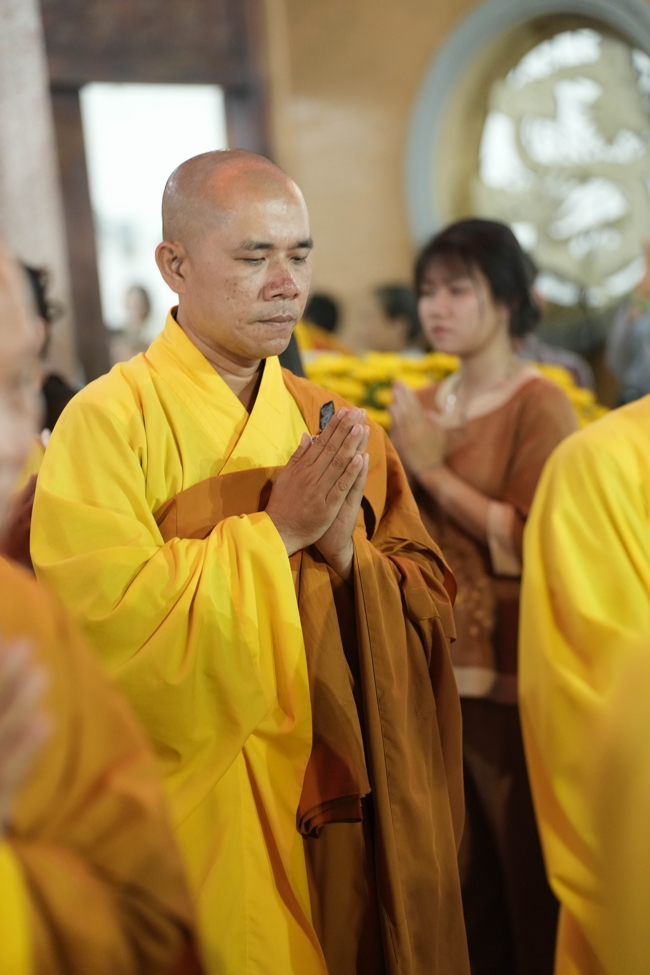 Khai bút đầu xuân và lễ Giao Thừa mừng Xuân Bính Ngọ 2026 - Chùa Hoằng Pháp