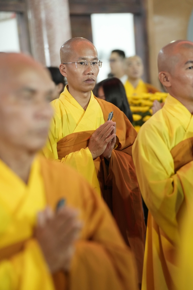 Khai bút đầu xuân và lễ Giao Thừa mừng Xuân Bính Ngọ 2026 - Chùa Hoằng Pháp