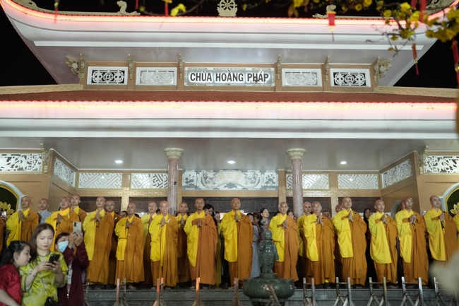 Khai bút đầu xuân và lễ Giao Thừa mừng Xuân Bính Ngọ 2026 - Chùa Hoằng Pháp