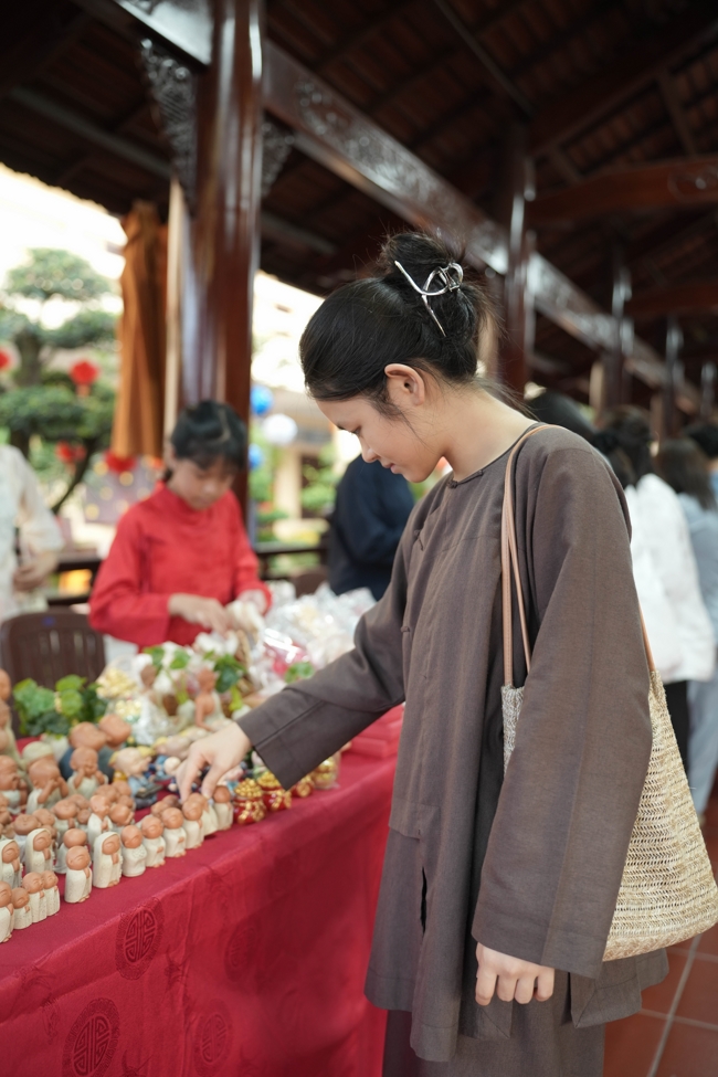 Khai bút đầu xuân và lễ Giao Thừa mừng Xuân Bính Ngọ 2026 - Chùa Hoằng Pháp
