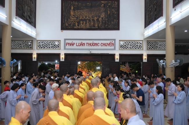 Khai bút đầu xuân và lễ Giao Thừa mừng Xuân Bính Ngọ 2026 - Chùa Hoằng Pháp