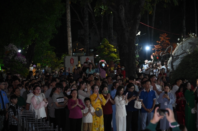 Khai bút đầu xuân và lễ Giao Thừa mừng Xuân Bính Ngọ 2026 - Chùa Hoằng Pháp