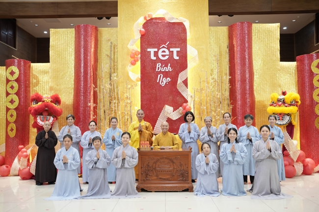 Tặng lộc đầu Xuân - Mồng 3 Tết Bính Ngọ 2026