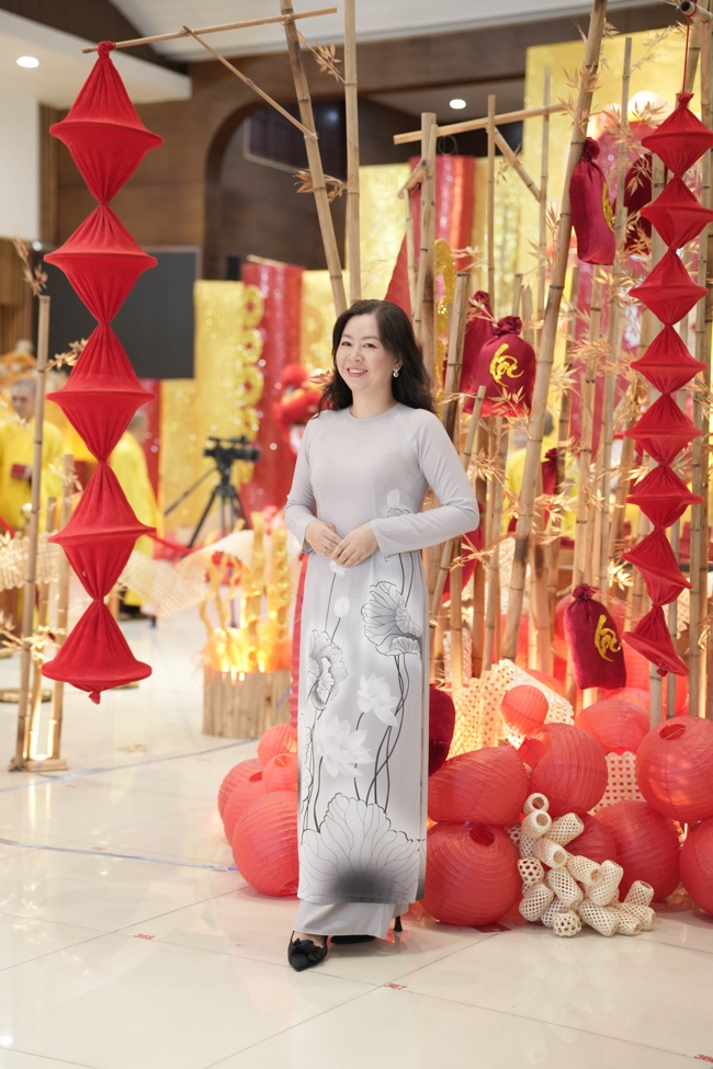 Tặng lộc đầu Xuân - Mồng 3 Tết Bính Ngọ 2026