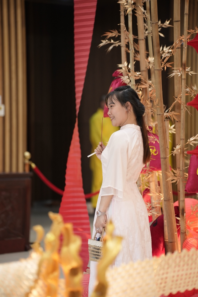 Tặng lộc đầu Xuân - Mồng 3 Tết Bính Ngọ 2026