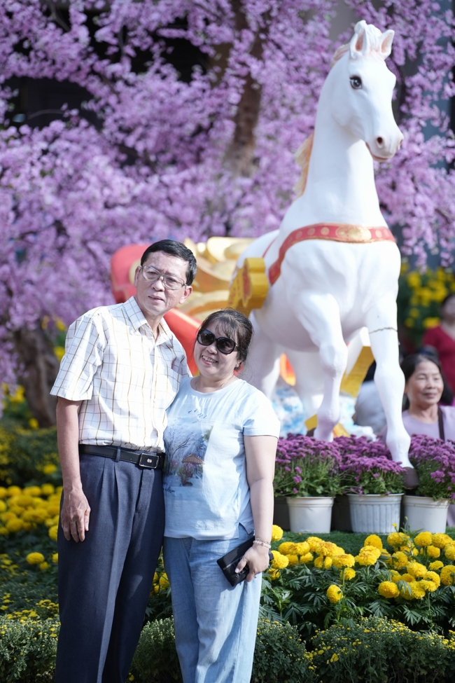 Tặng lộc đầu Xuân - Mồng 3 Tết Bính Ngọ 2026