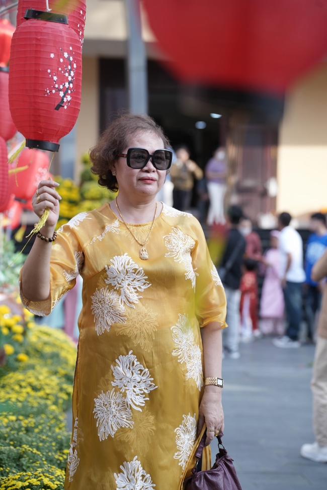 Tặng lộc đầu Xuân - Mồng 3 Tết Bính Ngọ 2026