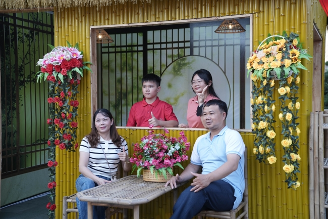 Tặng lộc đầu Xuân - Mồng 3 Tết Bính Ngọ 2026