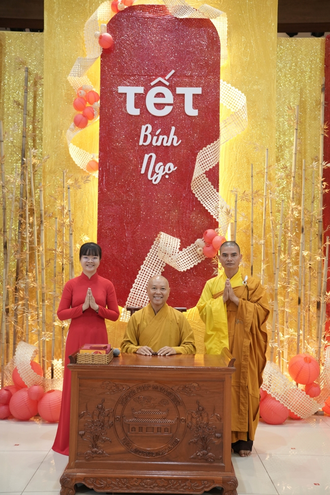 Tặng lộc đầu Xuân - Mồng 3 Tết Bính Ngọ 2026