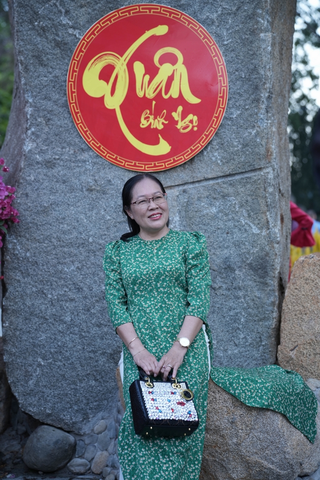 Tặng lộc đầu Xuân - Mồng 3 Tết Bính Ngọ 2026