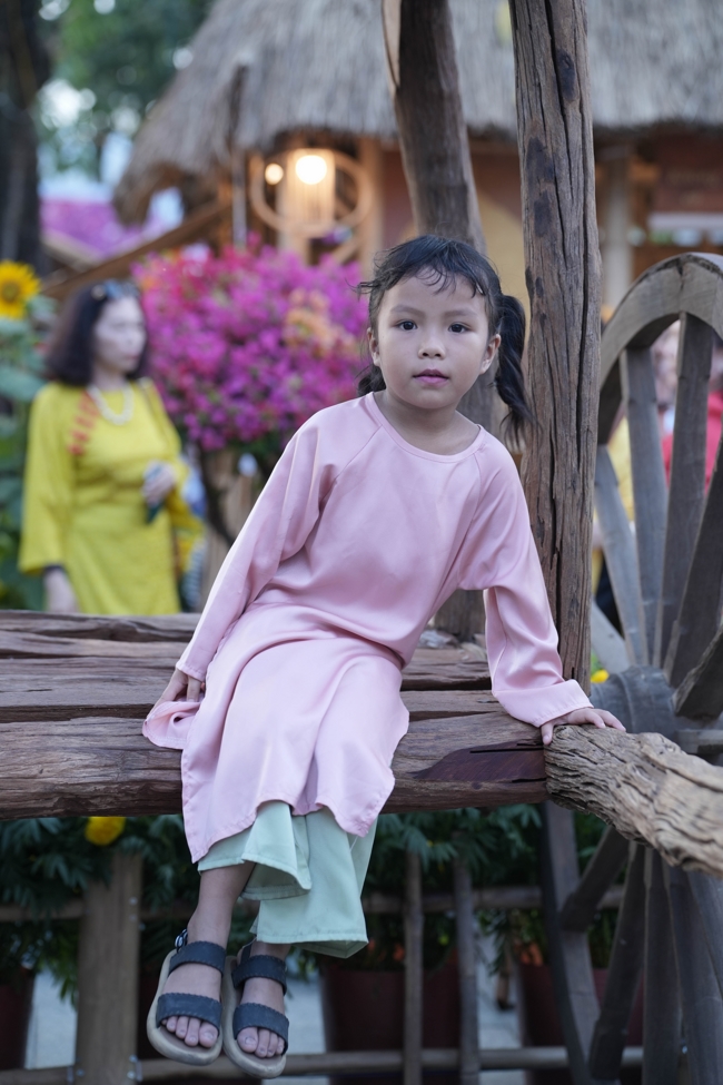 Tặng lộc đầu Xuân - Mồng 3 Tết Bính Ngọ 2026