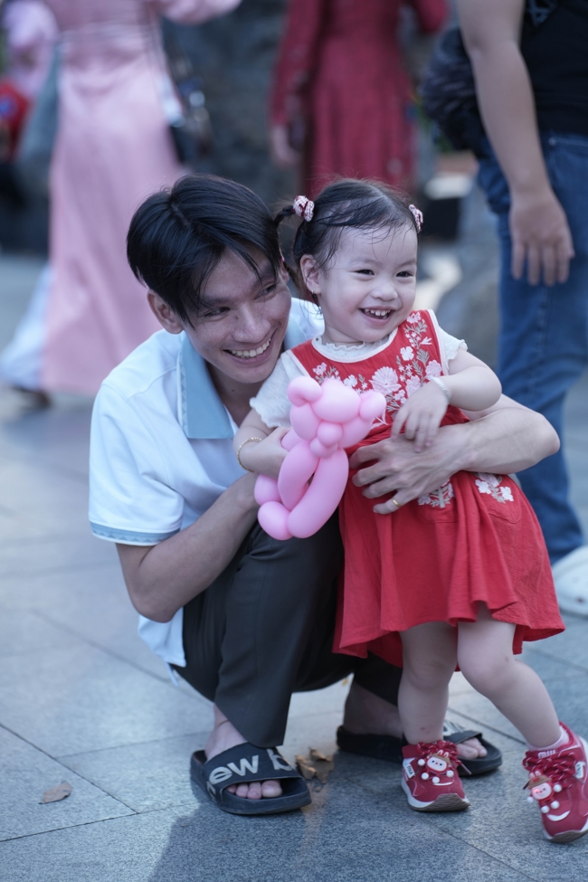 Tặng lộc đầu Xuân - Mồng 3 Tết Bính Ngọ 2026