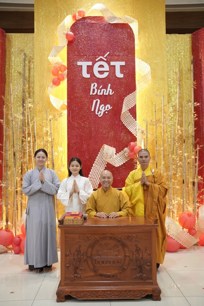 Tặng lộc đầu Xuân - Mồng 3 Tết Bính Ngọ 2026