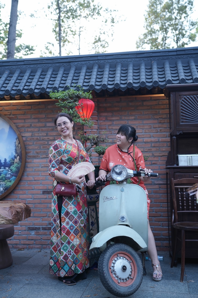 Tặng lộc đầu Xuân - Mồng 3 Tết Bính Ngọ 2026