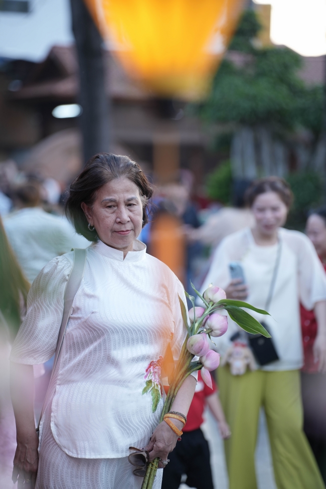 Tặng lộc đầu Xuân - Mồng 3 Tết Bính Ngọ 2026