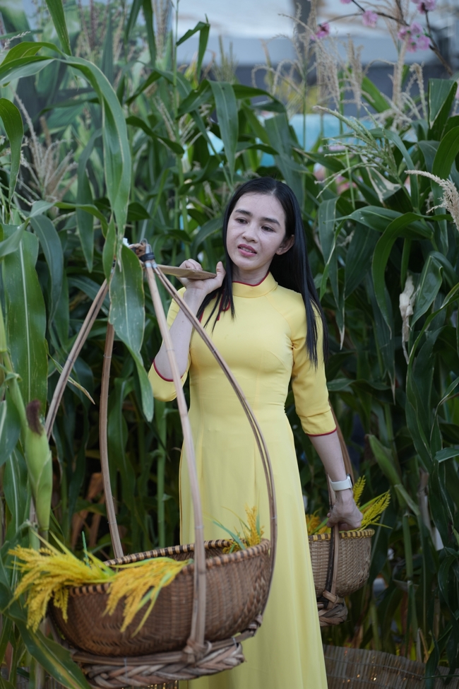 Tặng lộc đầu Xuân - Mồng 3 Tết Bính Ngọ 2026