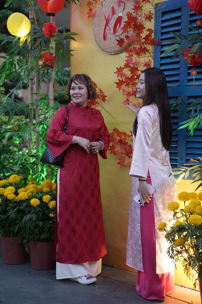 Tặng lộc đầu Xuân - Mồng 3 Tết Bính Ngọ 2026