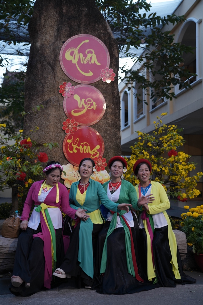 Tặng lộc đầu Xuân - Mồng 3 Tết Bính Ngọ 2026