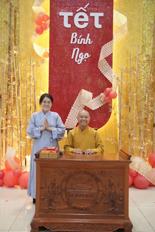 Tặng lộc đầu Xuân - Mồng 3 Tết Bính Ngọ 2026