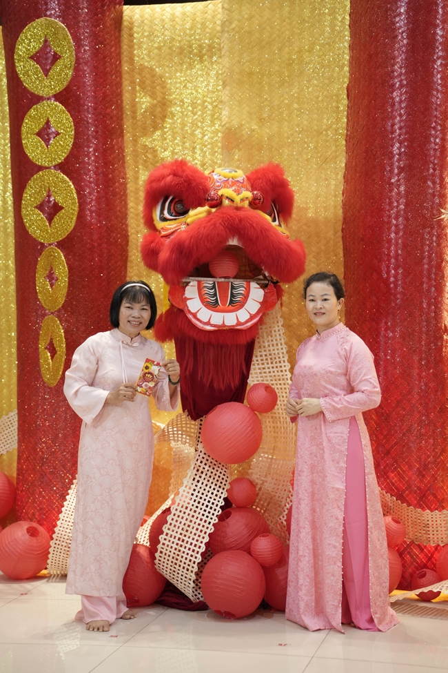 Tặng lộc đầu Xuân - Mồng 3 Tết Bính Ngọ 2026