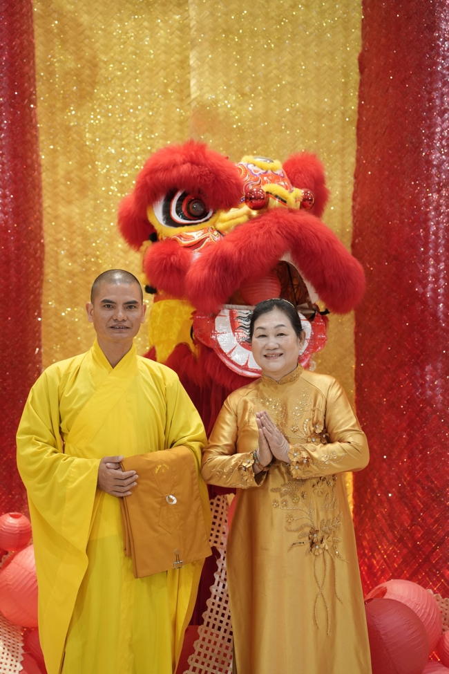 Tặng lộc đầu Xuân - Mồng 3 Tết Bính Ngọ 2026