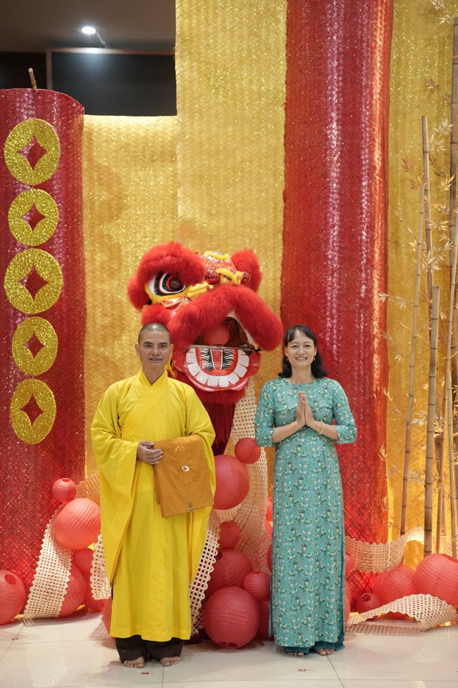 Tặng lộc đầu Xuân - Mồng 3 Tết Bính Ngọ 2026