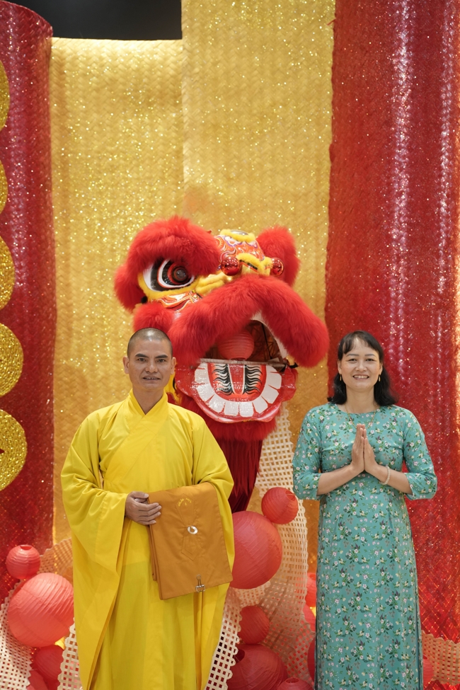 Tặng lộc đầu Xuân - Mồng 3 Tết Bính Ngọ 2026