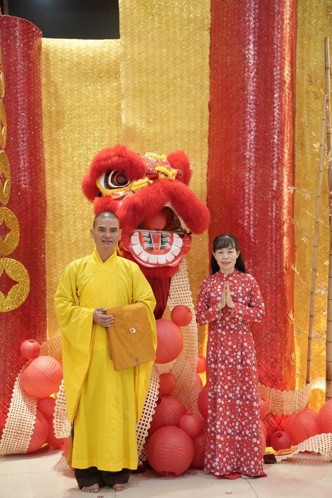 Tặng lộc đầu Xuân - Mồng 3 Tết Bính Ngọ 2026