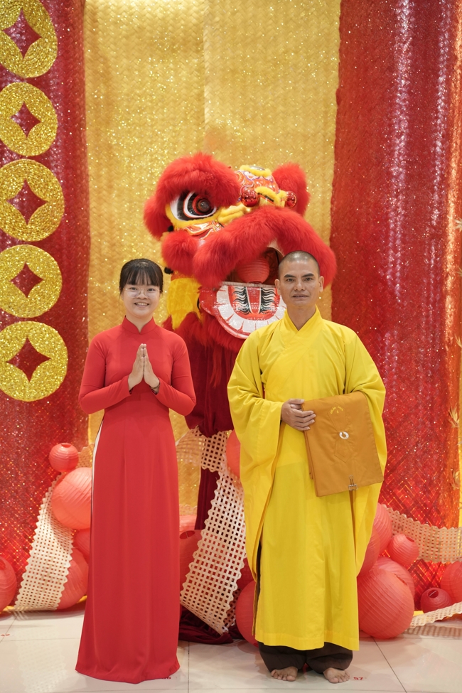 Tặng lộc đầu Xuân - Mồng 3 Tết Bính Ngọ 2026