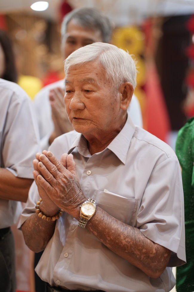 Tặng lộc đầu Xuân - Mồng 3 Tết Bính Ngọ 2026