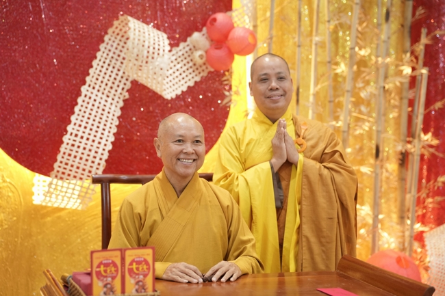 Tặng lộc đầu Xuân - Mồng 3 Tết Bính Ngọ 2026