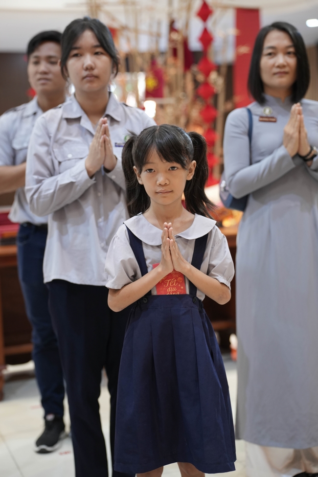 Tặng lộc đầu Xuân - Mồng 3 Tết Bính Ngọ 2026