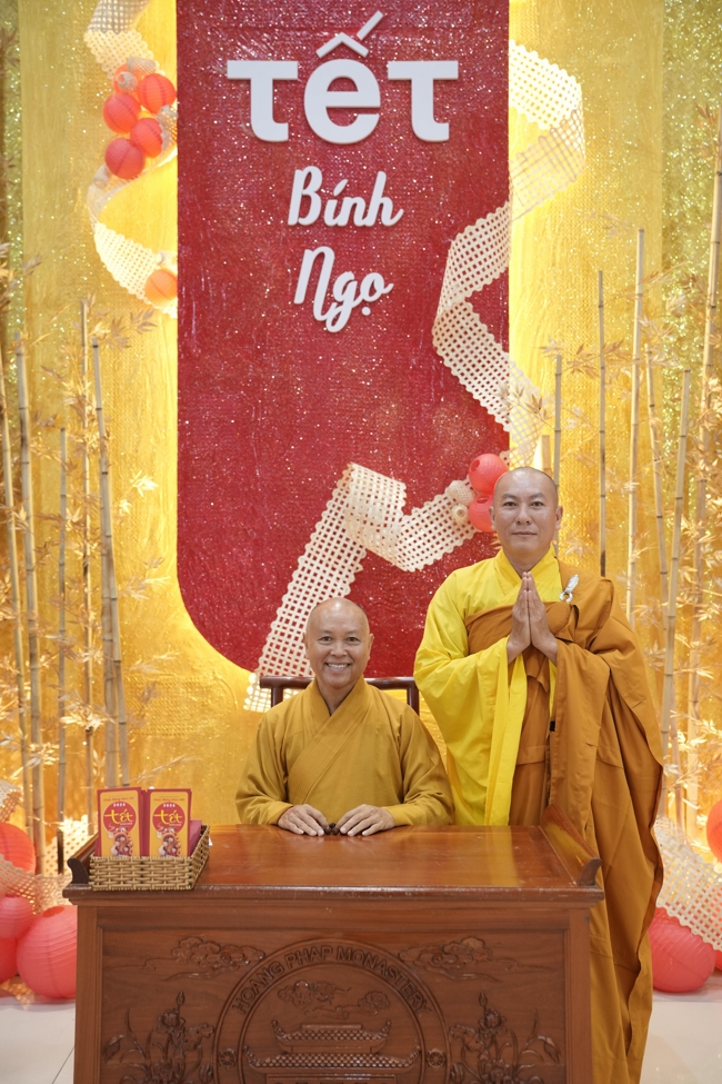 Tặng lộc đầu Xuân - Mồng 3 Tết Bính Ngọ 2026