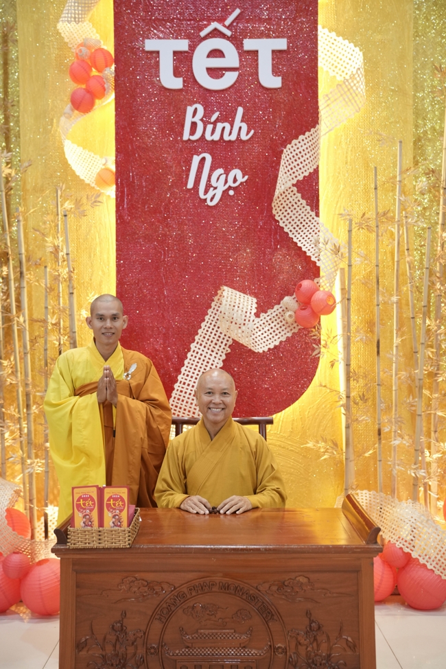 Tặng lộc đầu Xuân - Mồng 3 Tết Bính Ngọ 2026